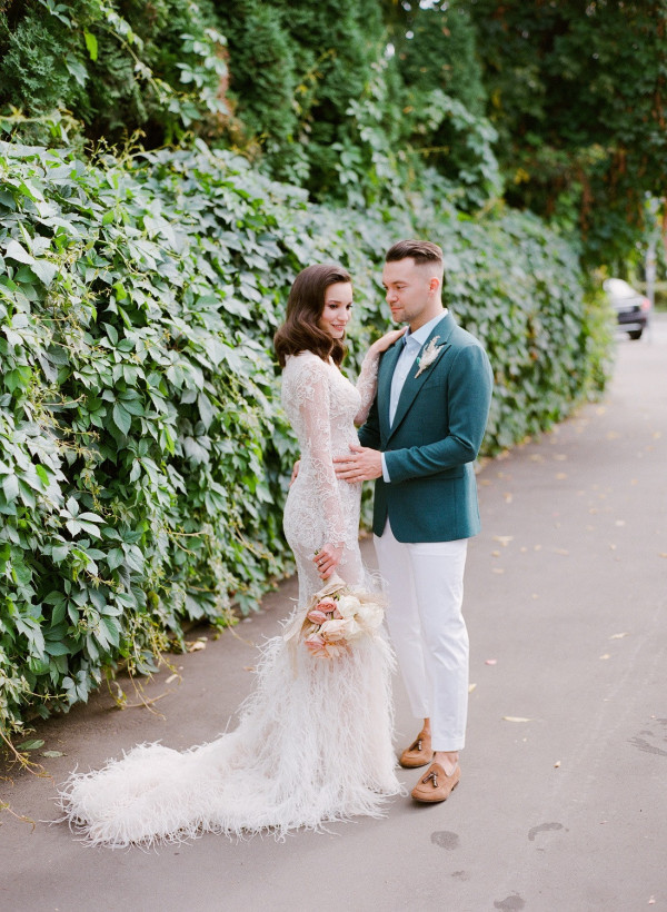 Яркая свадьба на природе