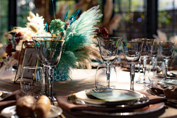 Яркая свадьба на природе