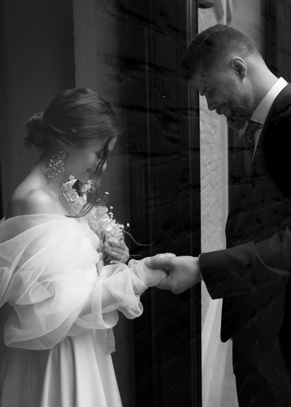 Романтичная свадьба в дождливый день