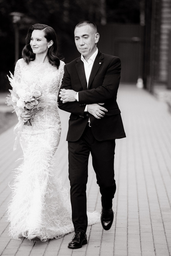 Яркая свадьба на природе