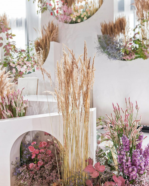 Как использовать на свадьбе главные цвета 2021