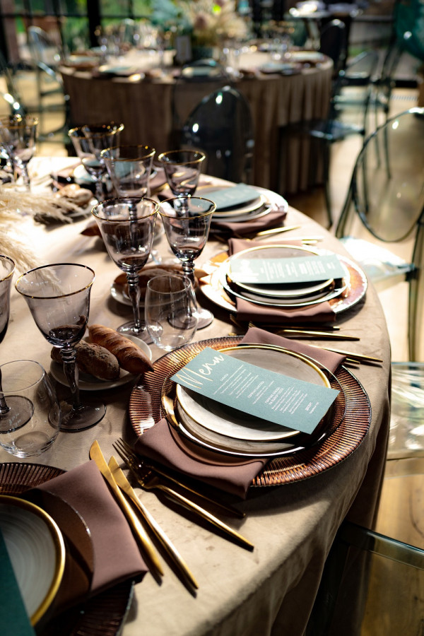 Яркая свадьба на природе