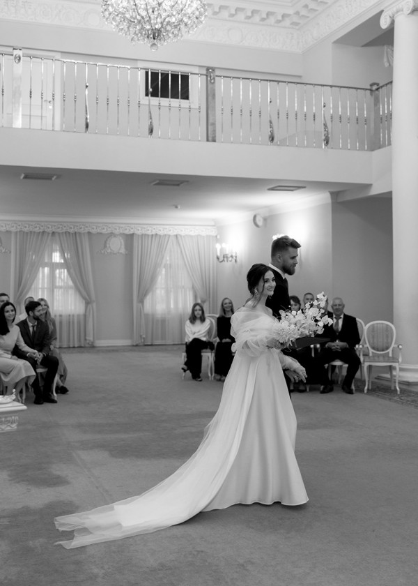 Романтичная свадьба в дождливый день