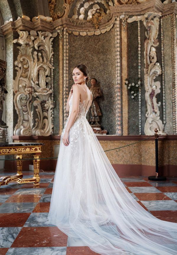 «Аристократическая» свадьба в дворцовых интерьерах