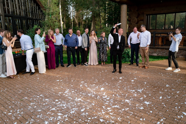 Яркая свадьба на природе