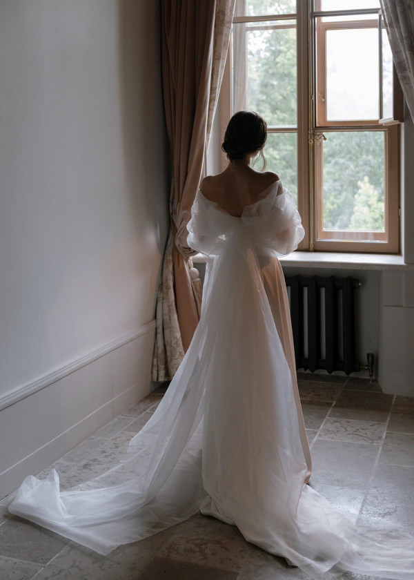 Романтичная свадьба в дождливый день