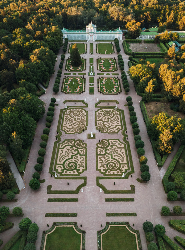 «Аристократическая» свадьба в дворцовых интерьерах