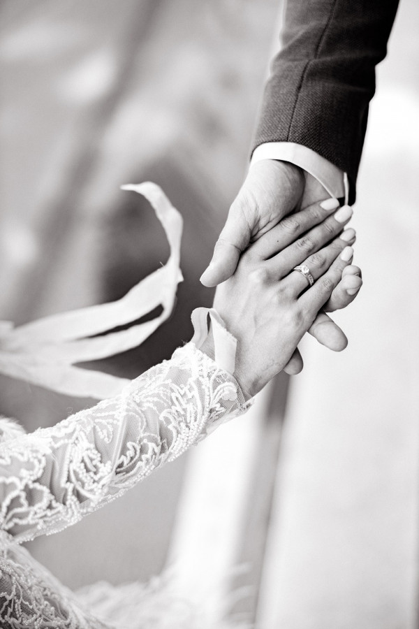 Яркая свадьба на природе