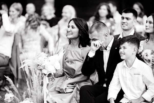 Яркая свадьба на природе