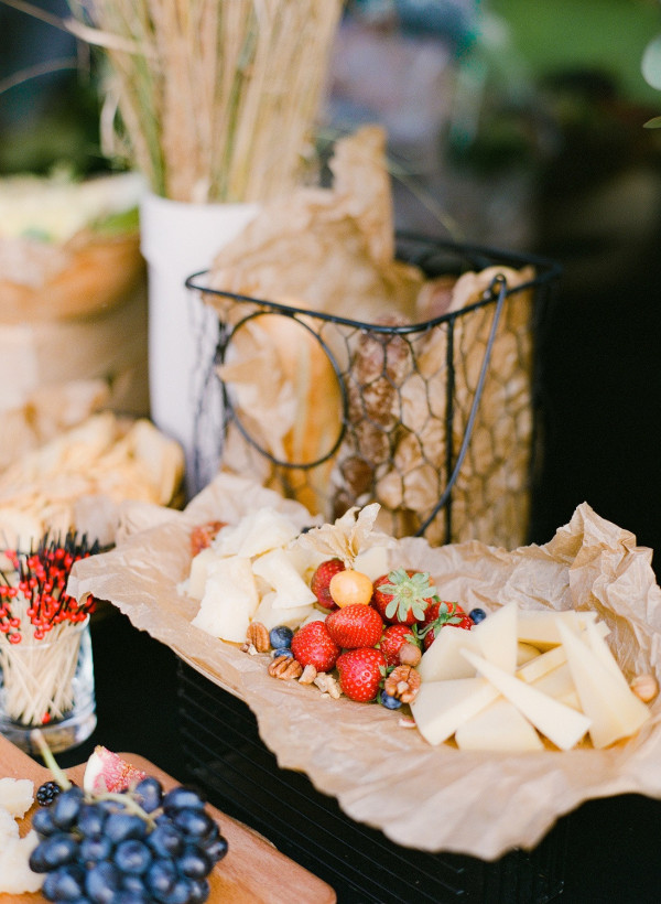 Яркая свадьба на природе