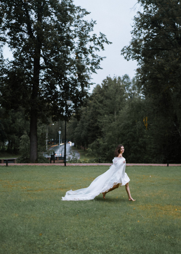 Романтичная свадьба в дождливый день