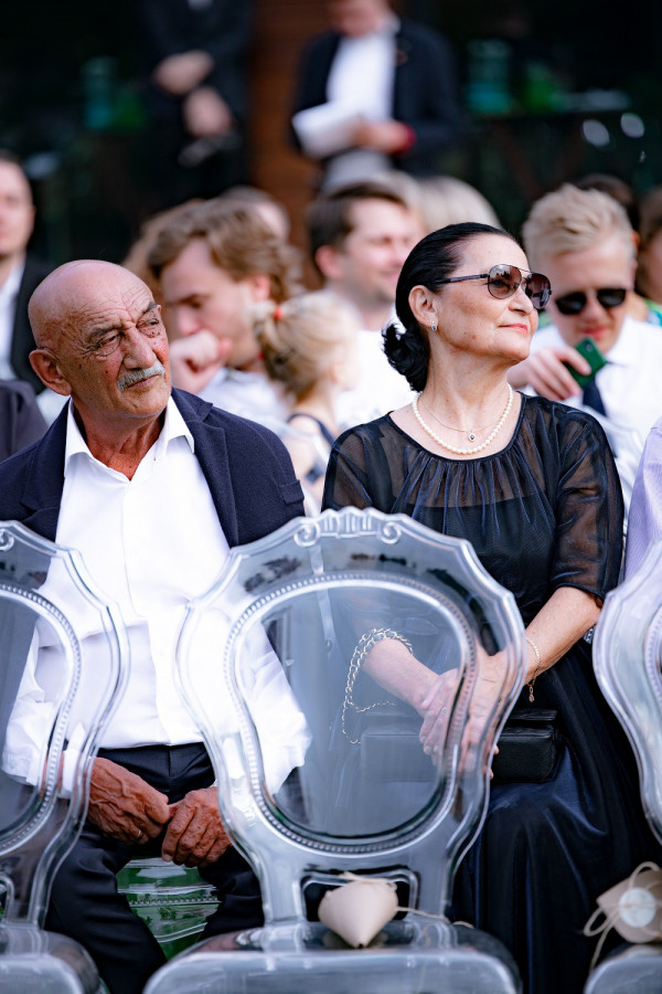 Яркая свадьба на природе