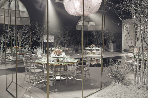 Дымчато-серая свадьба в атмосфере зимнего леса