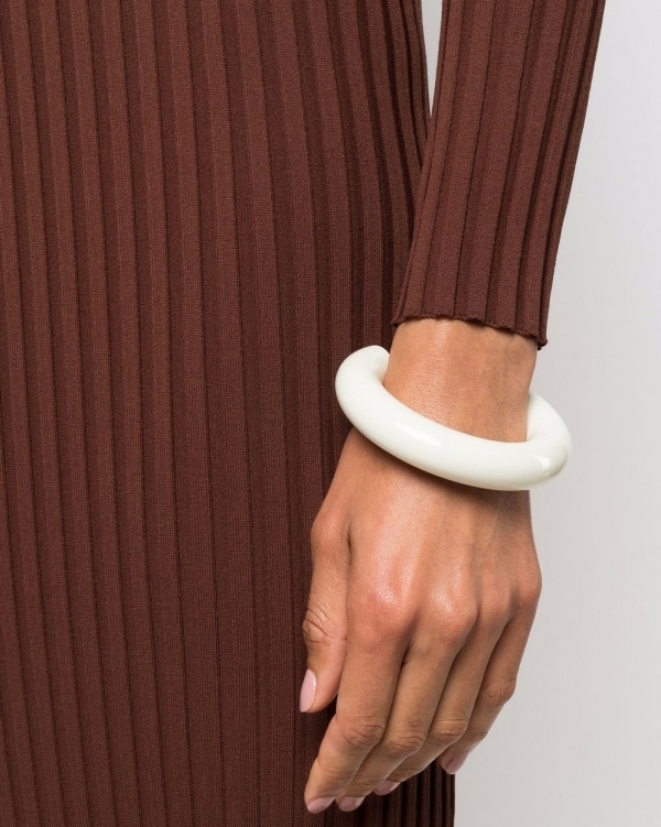 Как выглядят футуристичные свадебные украшения