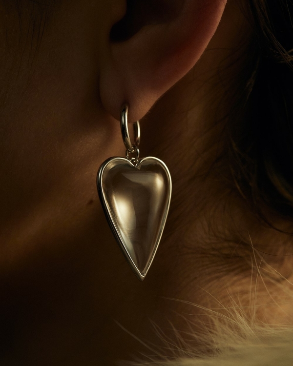 Как выглядят футуристичные свадебные украшения