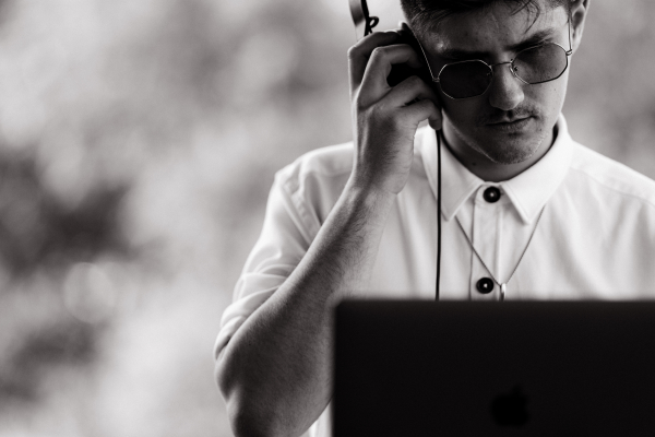 Диджеи Денис Вильман