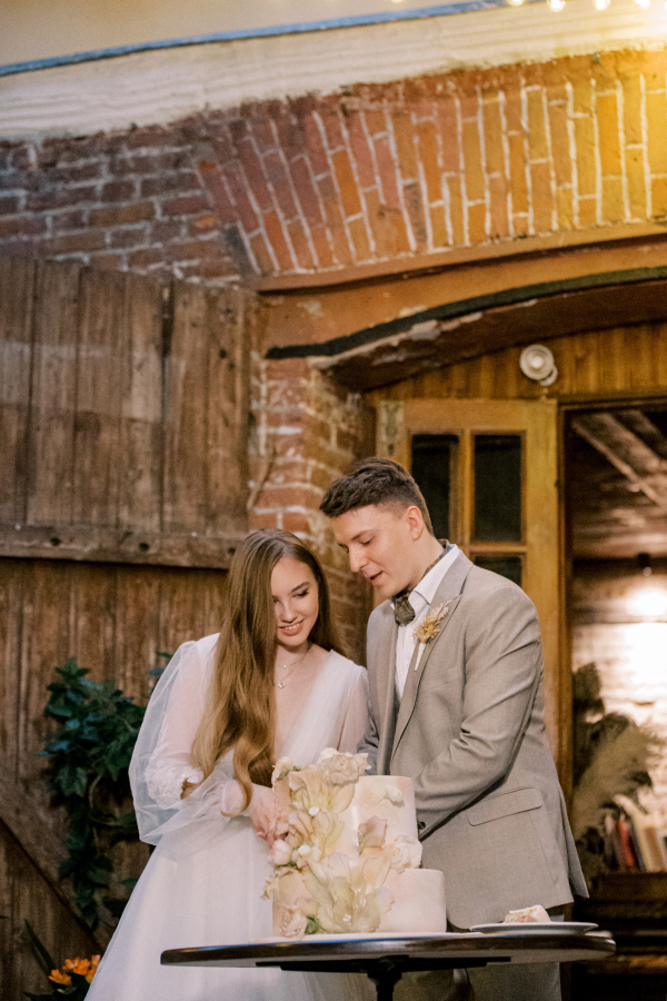 Свадьба в формате камерного семейного ужина от