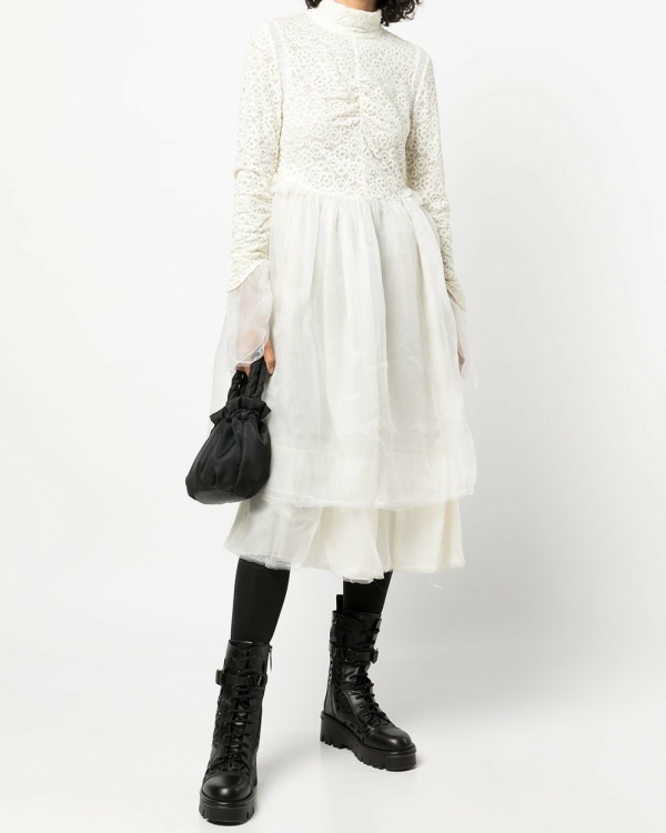 Свадебное платье с горлом все еще в