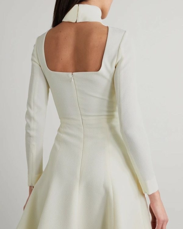 Свадебное платье с горлом все еще в