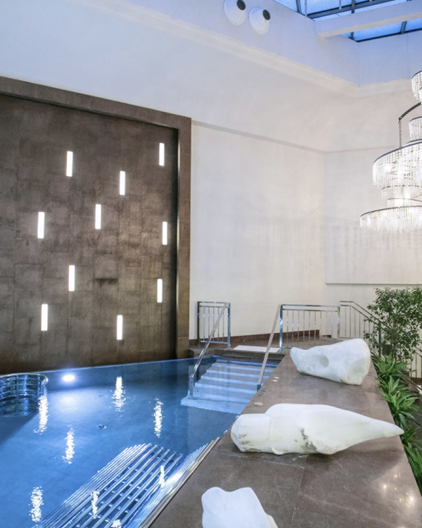 Если в Петербург, то в Four Seasons