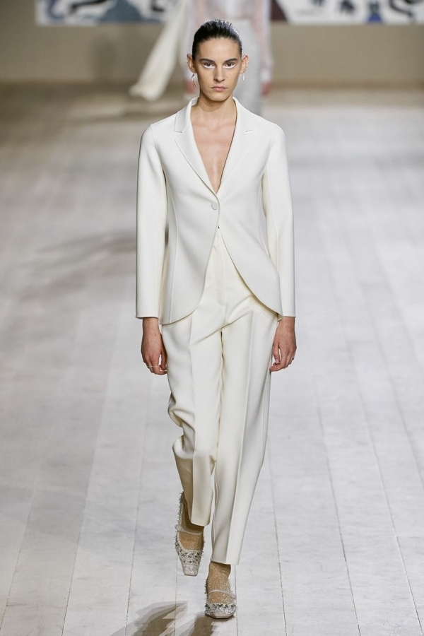 17 трендовых свадебных нарядов с кутюрного показа