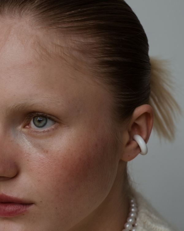 Как выглядят футуристичные свадебные украшения