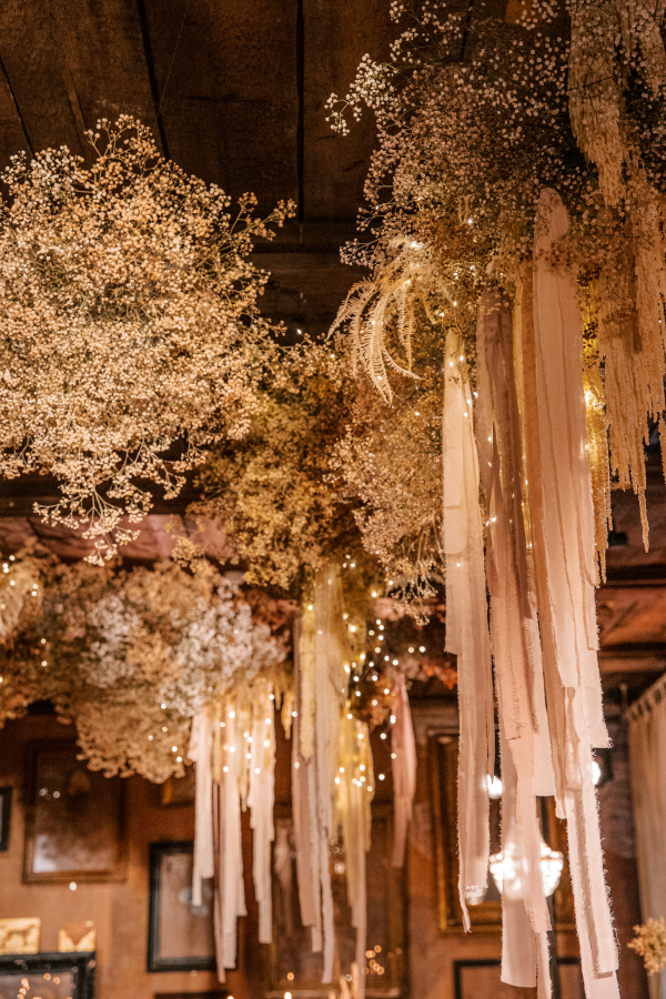 Свадьба в формате камерного семейного ужина от