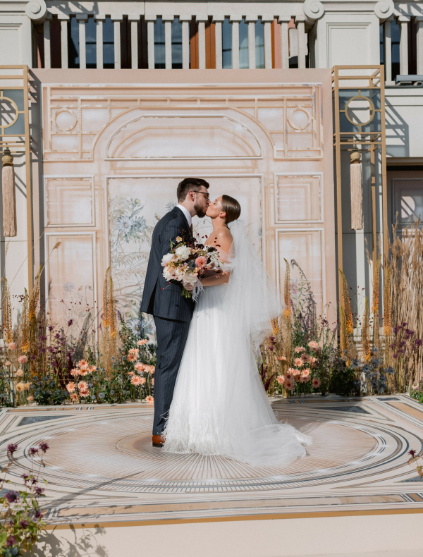 Свадьба под открытым небом в отеле Four