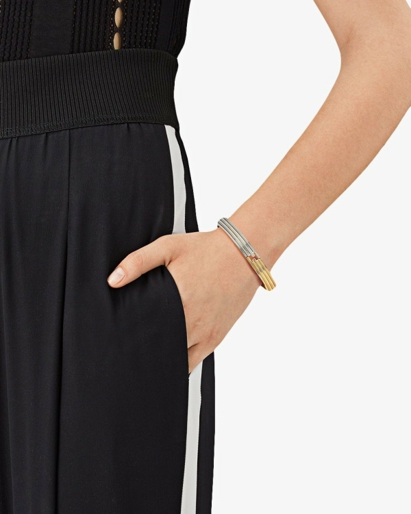 Как выглядят футуристичные свадебные украшения