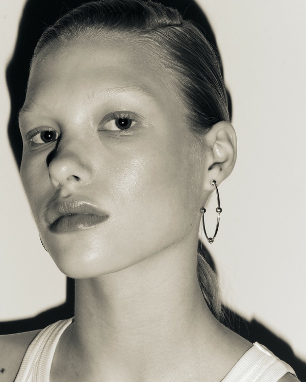 Как выглядят футуристичные свадебные украшения