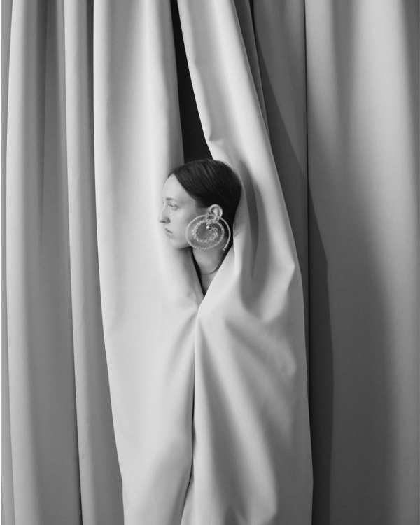 Как выглядят футуристичные свадебные украшения