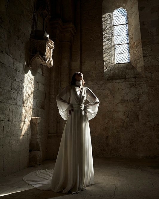 Свадебное платье с горлом все еще в