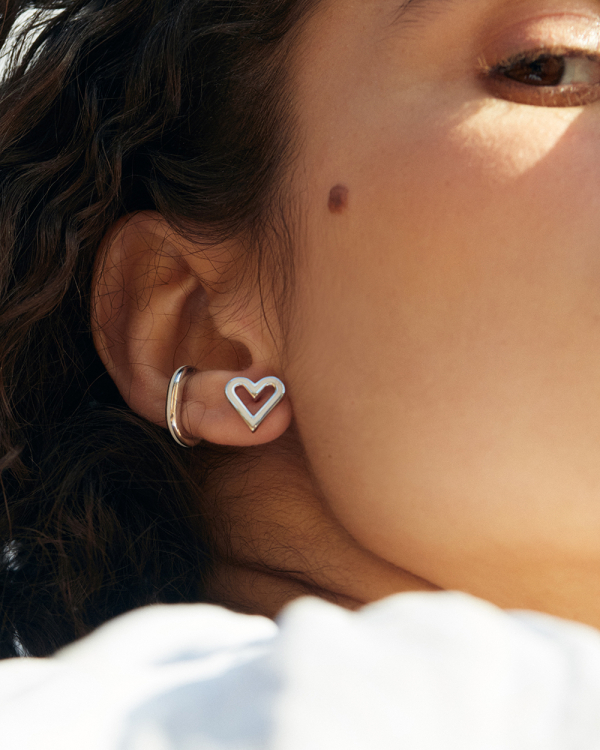 Как выглядят футуристичные свадебные украшения