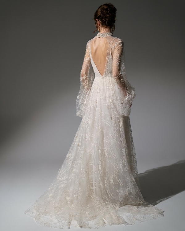 Свадебное платье с горлом все еще в