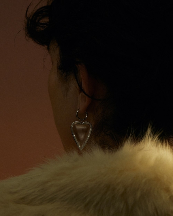 Как выглядят футуристичные свадебные украшения