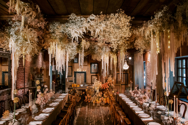 Свадьба в формате камерного семейного ужина от