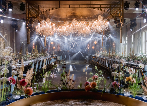 Свадьба под открытым небом в отеле Four