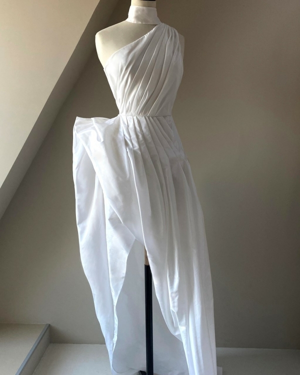 Свадебное платье с горлом все еще в