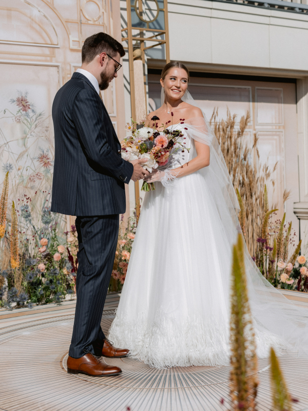 Свадьба под открытым небом в отеле Four