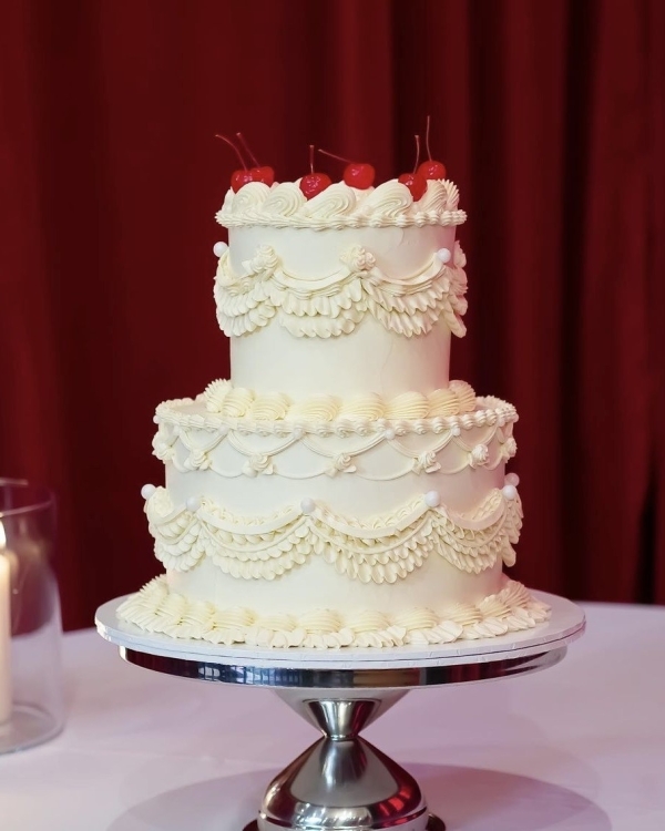 30 дизайнерских свадебных тортов, которые даже резать