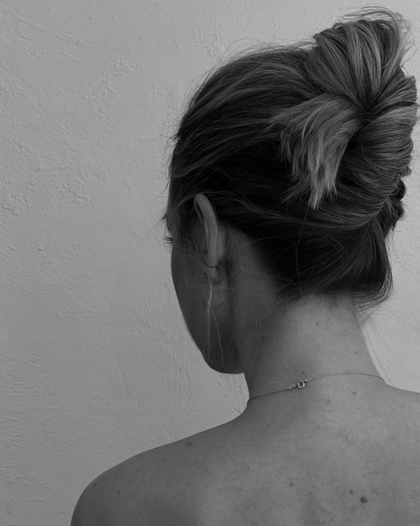 Как уложить длинные волосы на свадьбу?