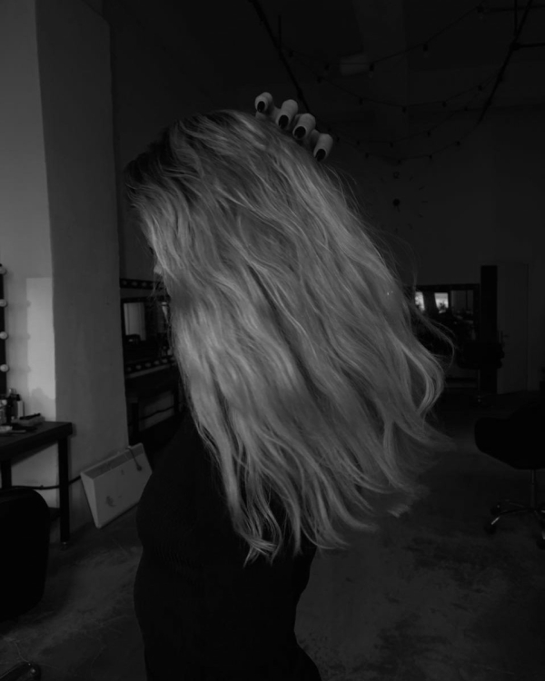 Как уложить длинные волосы на свадьбу?