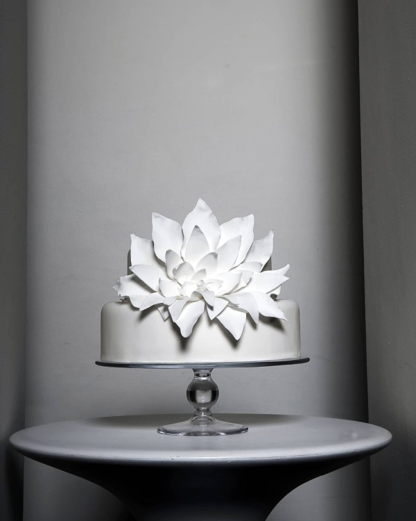 30 дизайнерских свадебных тортов, которые даже резать