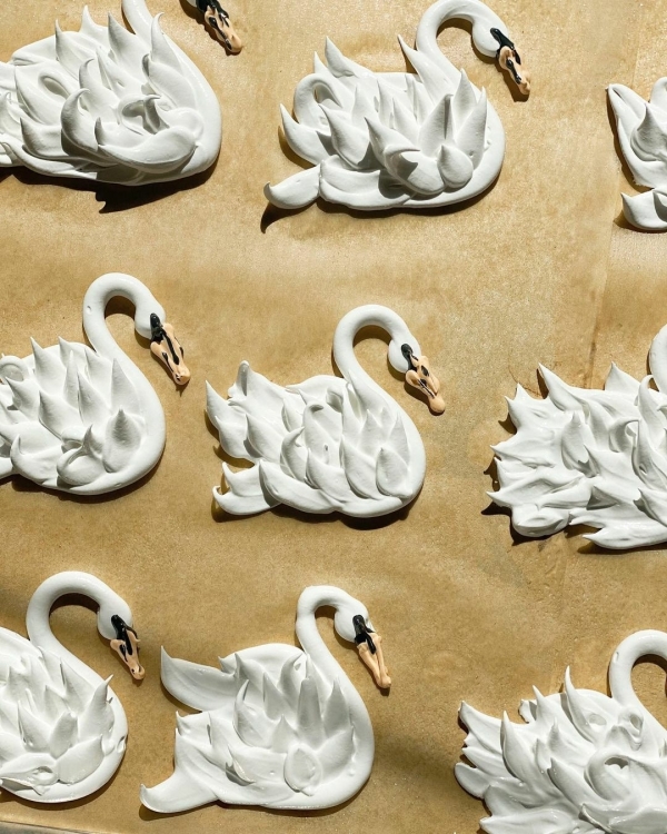 30 дизайнерских свадебных тортов, которые даже резать