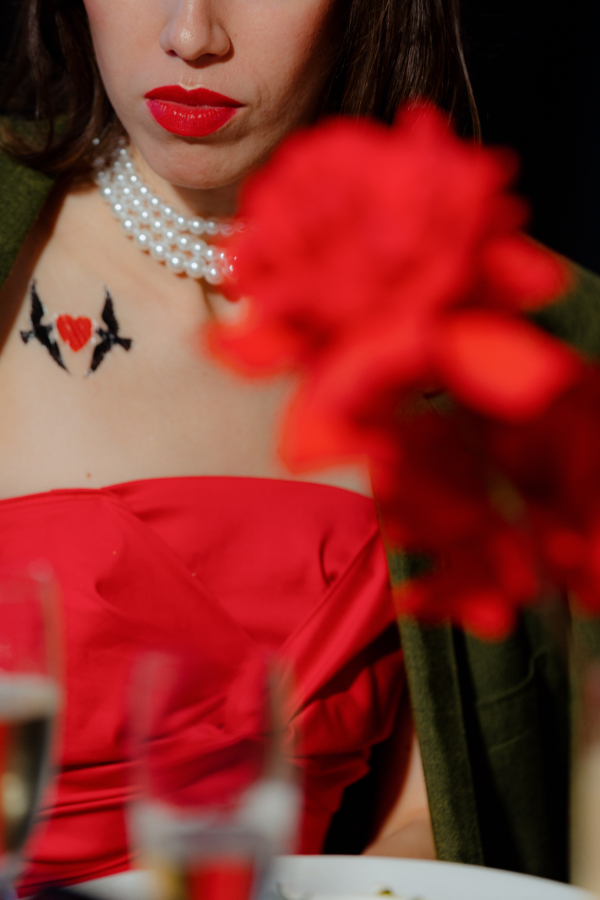 Интервью с невестой: о вдохновении 90-ми, контролируемом