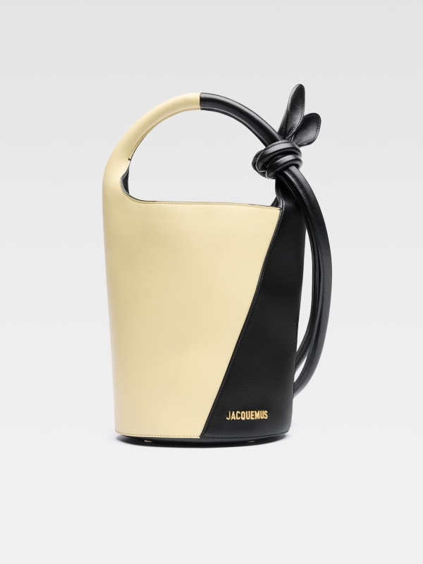 Сезоном SS'24 будут править минималистичные сумки. Рассказываем,