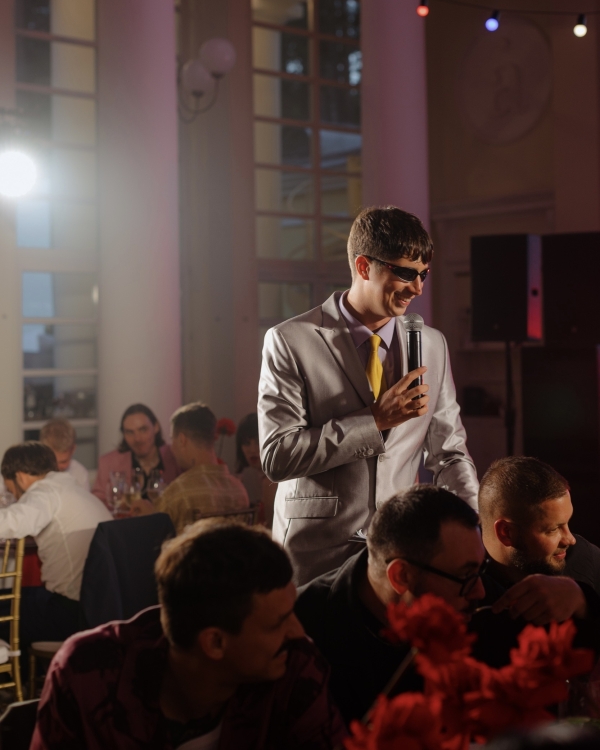 Интервью с невестой: о вдохновении 90-ми, контролируемом