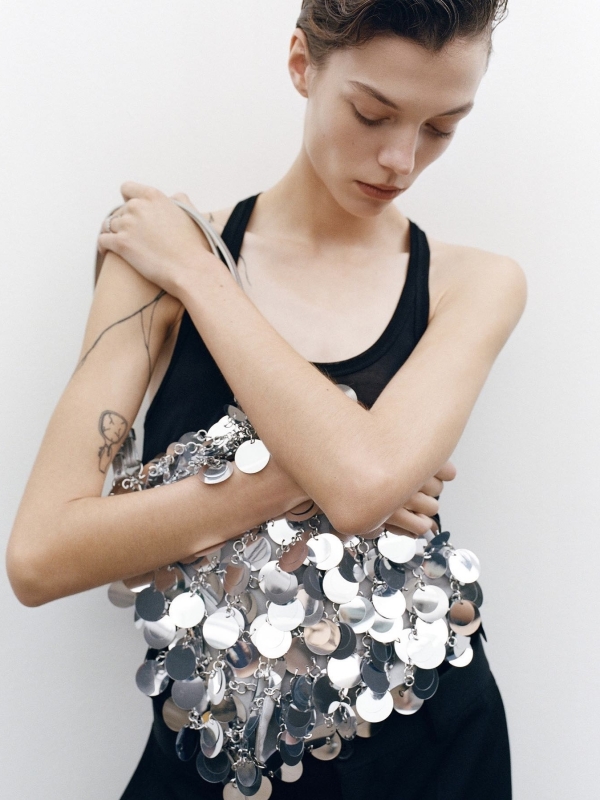 Сезоном SS'24 будут править минималистичные сумки. Рассказываем,