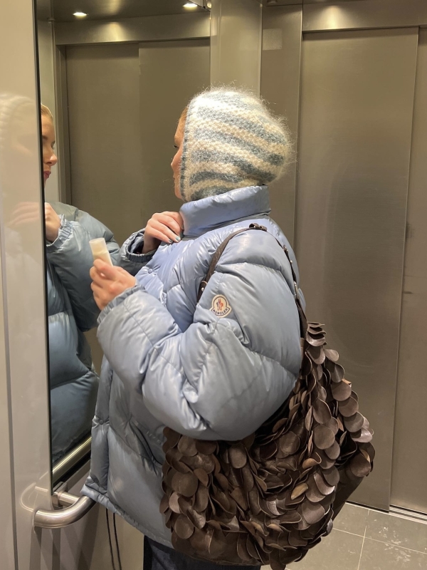 Хотите одеваться минималистично этой зимой? Вдохновляйтесь стилем