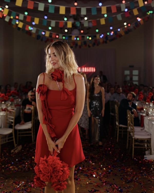 Интервью с невестой: о вдохновении 90-ми, контролируемом